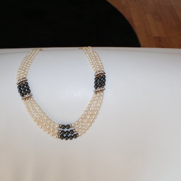 VINTAGE MULTI STRAND FAUX PEARL NECKLACE W RHINESTONES OFF WHITE GREY